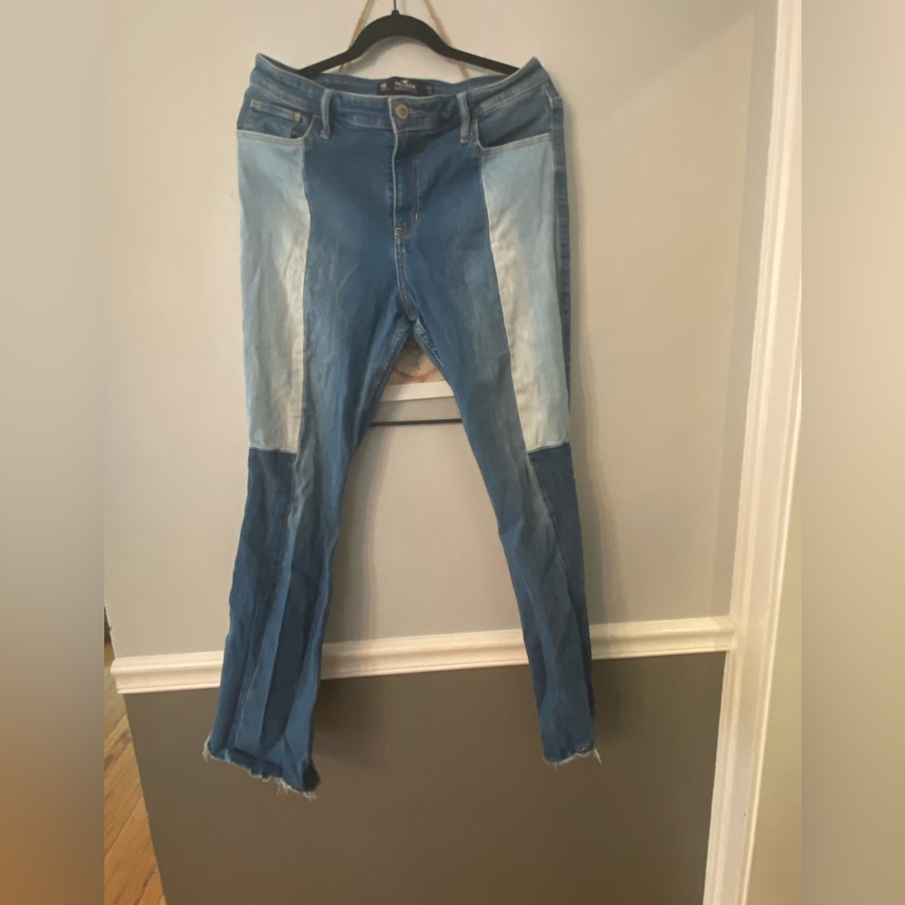 Great jeans, flare with multicolored denim panels down the leg. 15/33